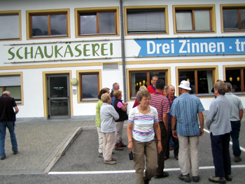 Vor der Käserei 