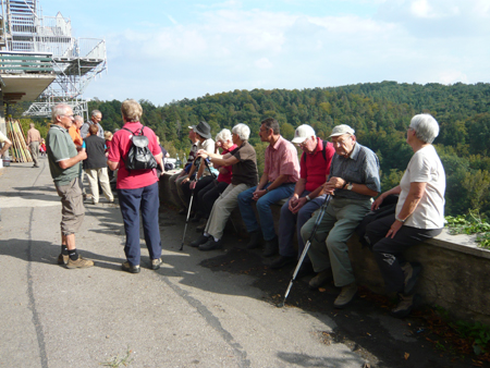 Auf der Mauer bei Schloss Roseck