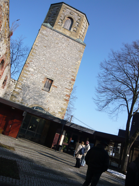 Die Heidenburg (Ruine der Walpurgiskirche)