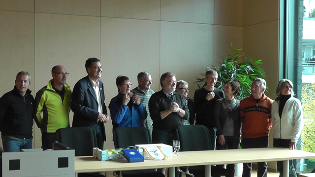 Gruppenbild mit Brgermeister.