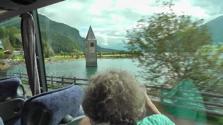 Die versunkene Kirche im Reschensee