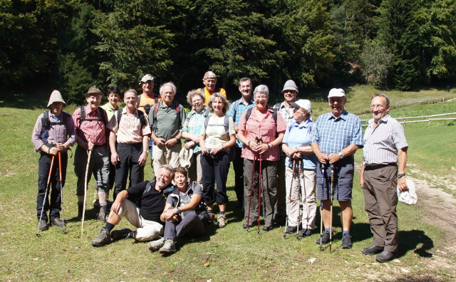 Gruppenbild neben der Malga Kraun