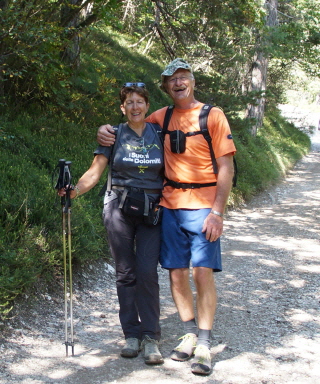 Edda und Frieder beim Rückmarsch von der Malga Kraun - ein Herz und eine Seele