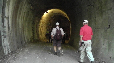 Einer der beleuchteten Tunnel
